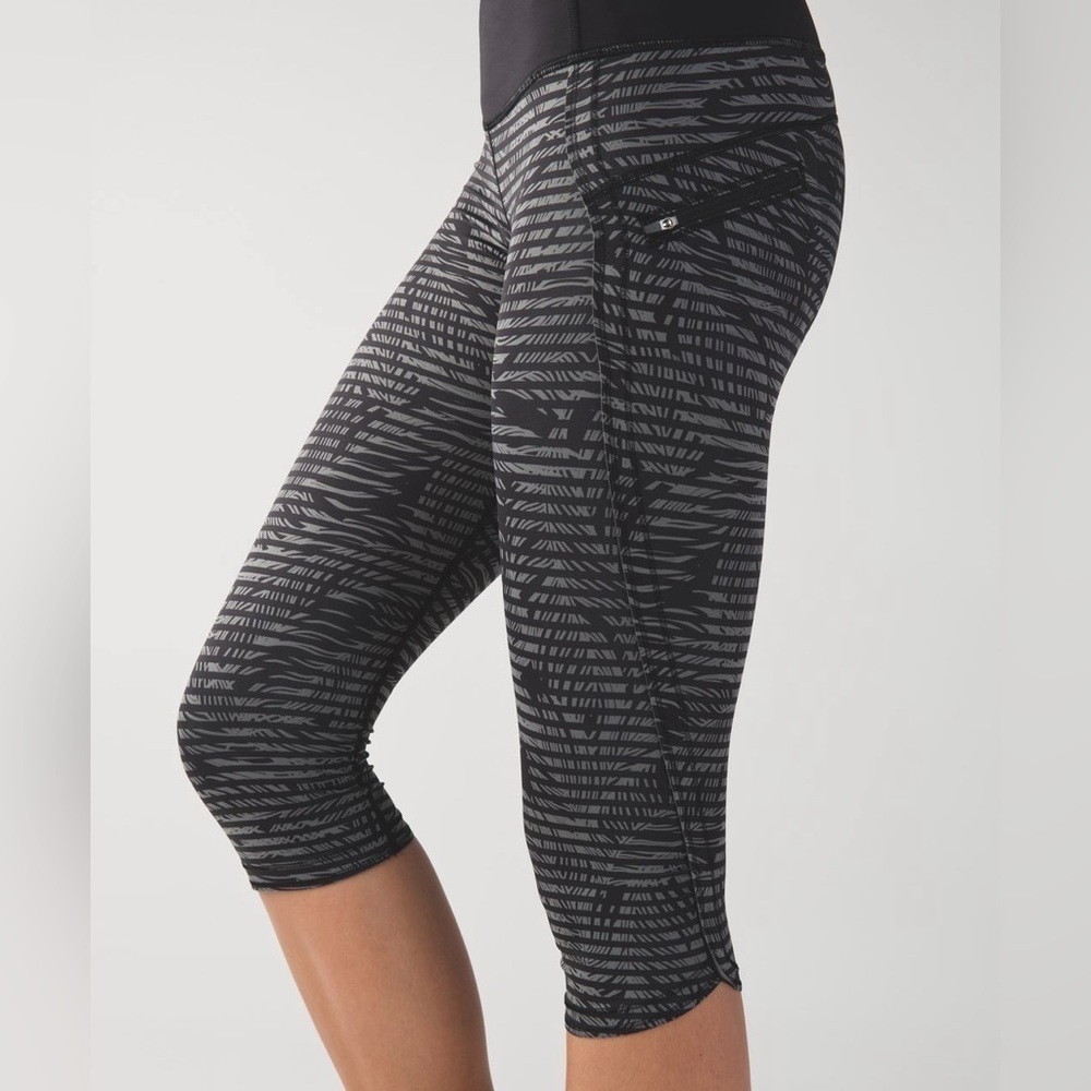 Lululemon Top Speed Crop 17" Full-On Luxtreme Stripe Play Slate Black Gray Sz 6